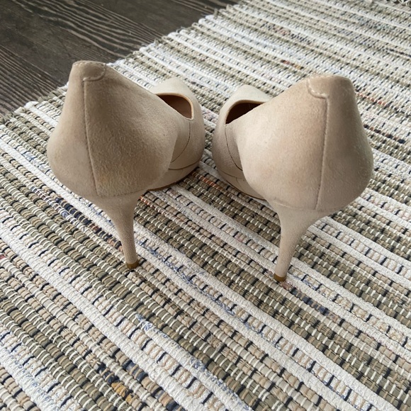 Pour La Victoire Nude Suede Pumps - Picture 5 of 6